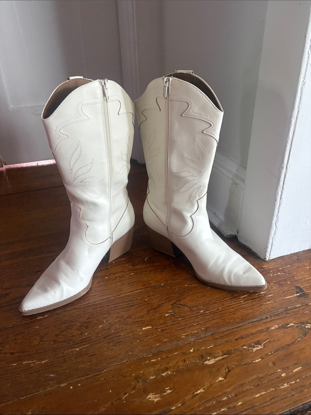 White Western-Style Mid-Calf Heeled Boots